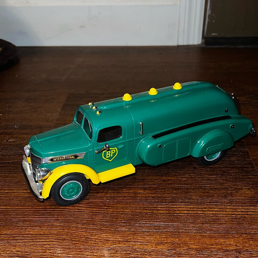 Vintage 1995 Collectable BP International Model Truck